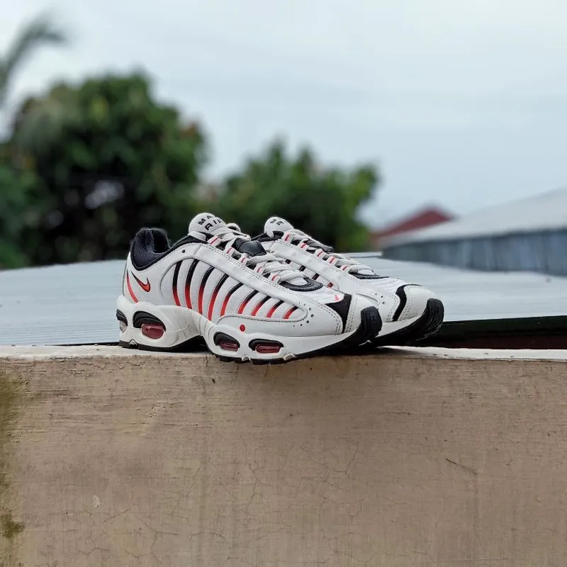 Nike Streetwear Sportswear Sneakers Wanita white red photo 1