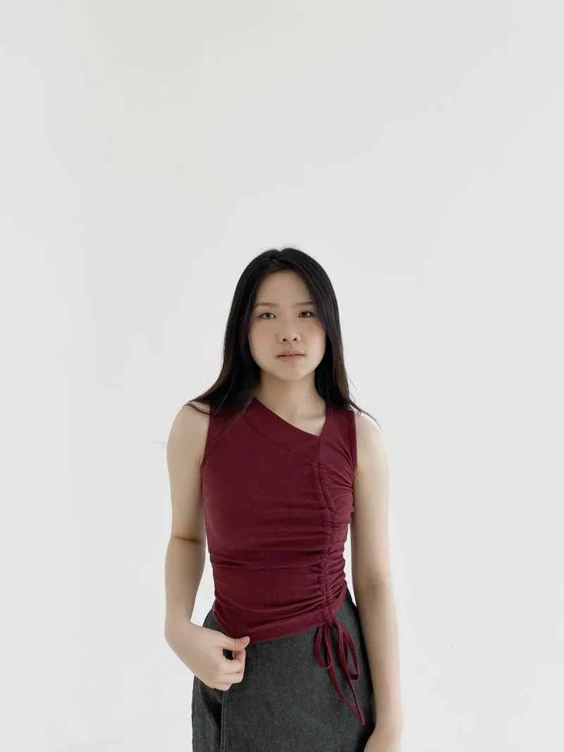 Minimalist Casual Crop top Wanita white black photo 1