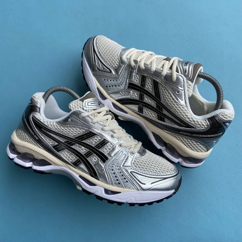 Asics Streetwear Casual Sneakers Pria white cream photo 1
