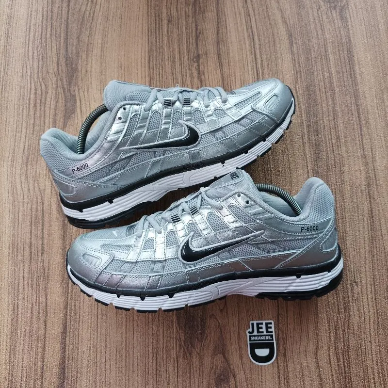 Nike Streetwear Sportswear Sneakers Pria silver white