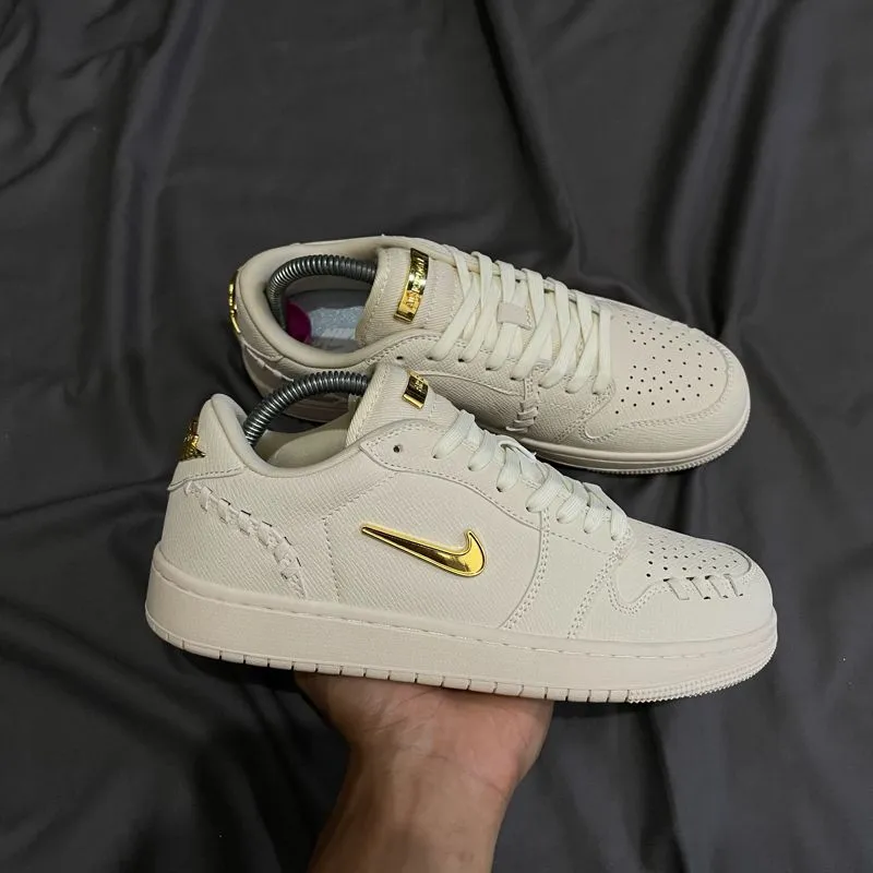 Nike Fairy Futurist Sneakers Wanita gold cream photo 1