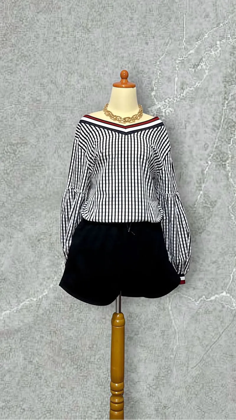 [PRELOVED] BLOUSE/SABRINA LONGSLEEVE photo 1