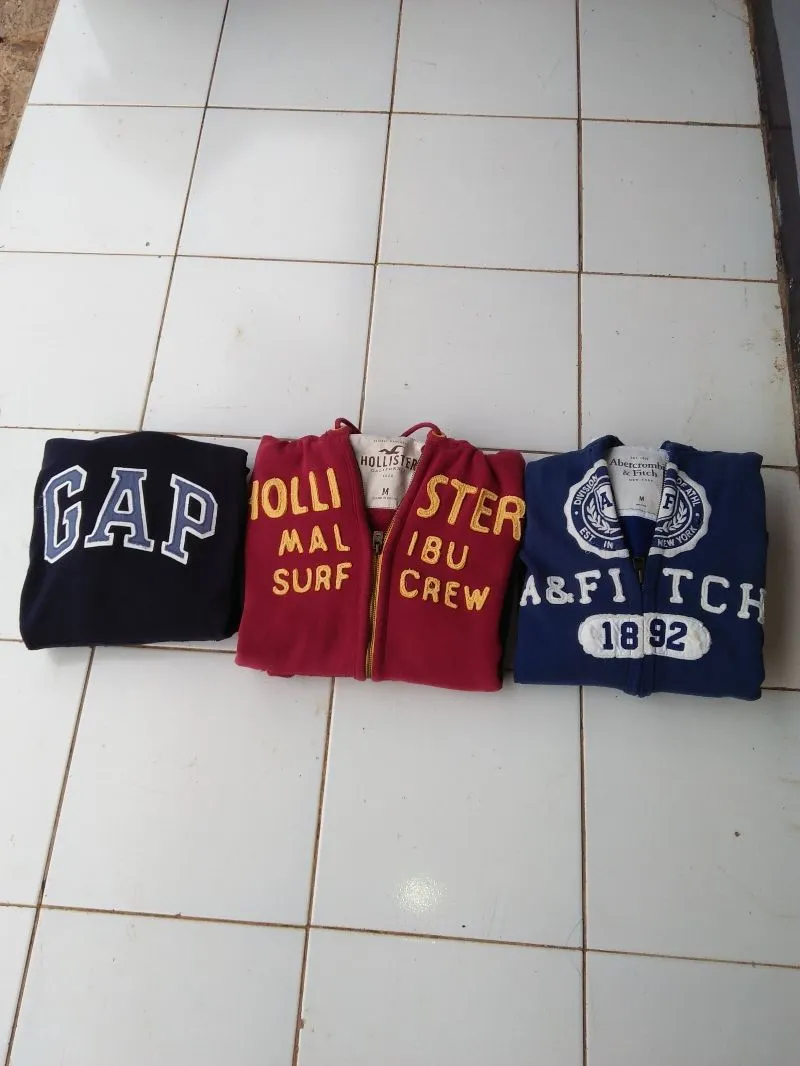Hollister Streetwear Sweater Pria navy red photo 1