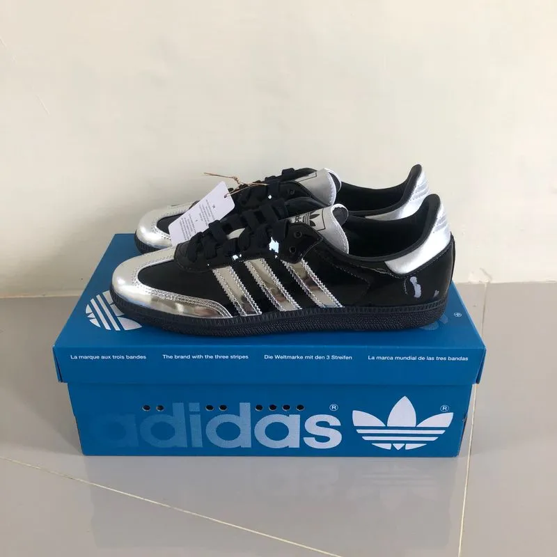 Adidas Streetwear Casual Sneakers Pria silver black photo 1