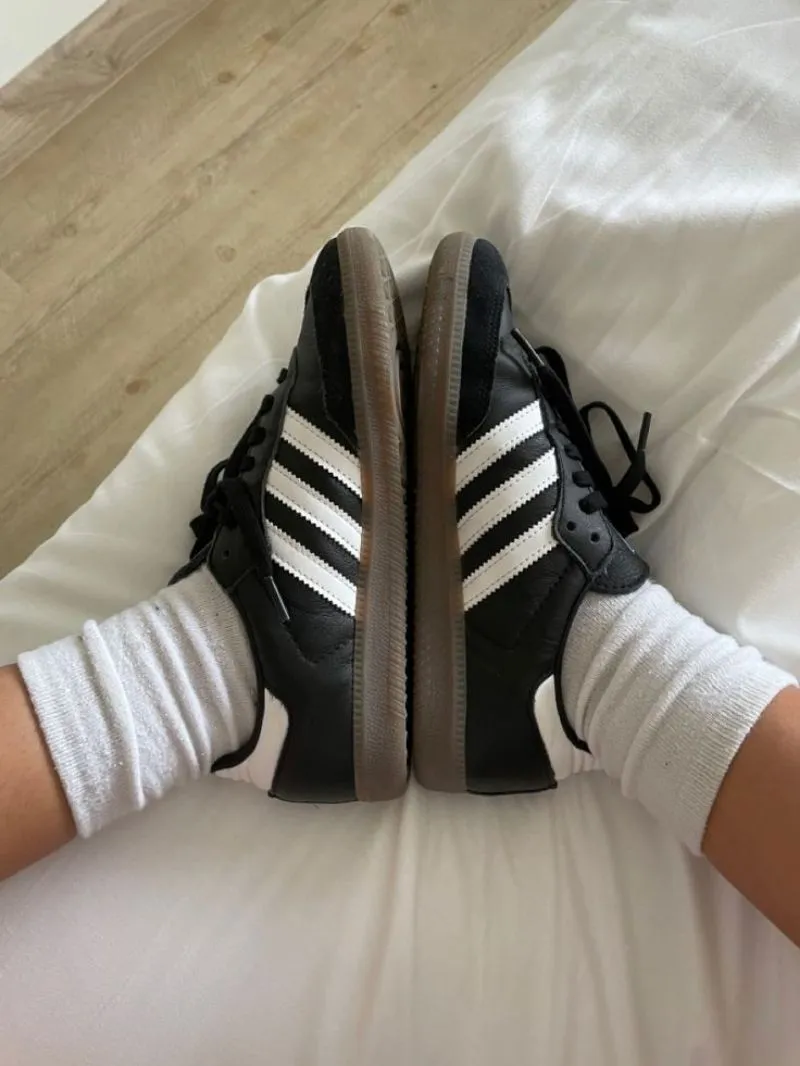 Adidas Vintage Streetwear Sneakers Wanita white black photo 1