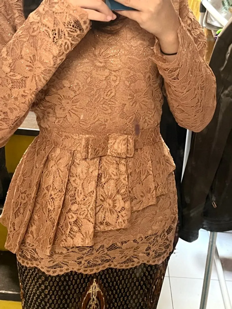 Batik Pakaian Nasional Wanita brown photo 1