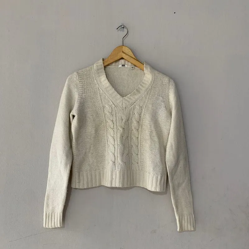 Uniqlo Minimalist Casual Cardigan Wanita white photo 1