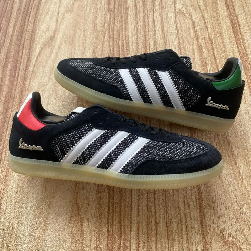 Adidas Casual Sneakers Pria black photo 1