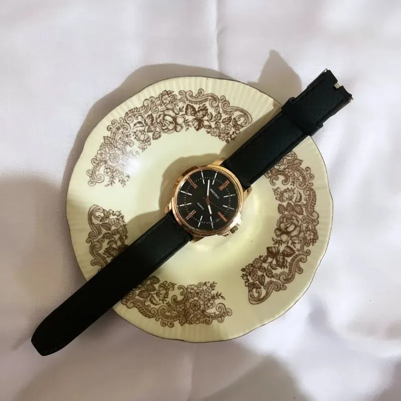 Minimalist Casual Pria gold black photo 1