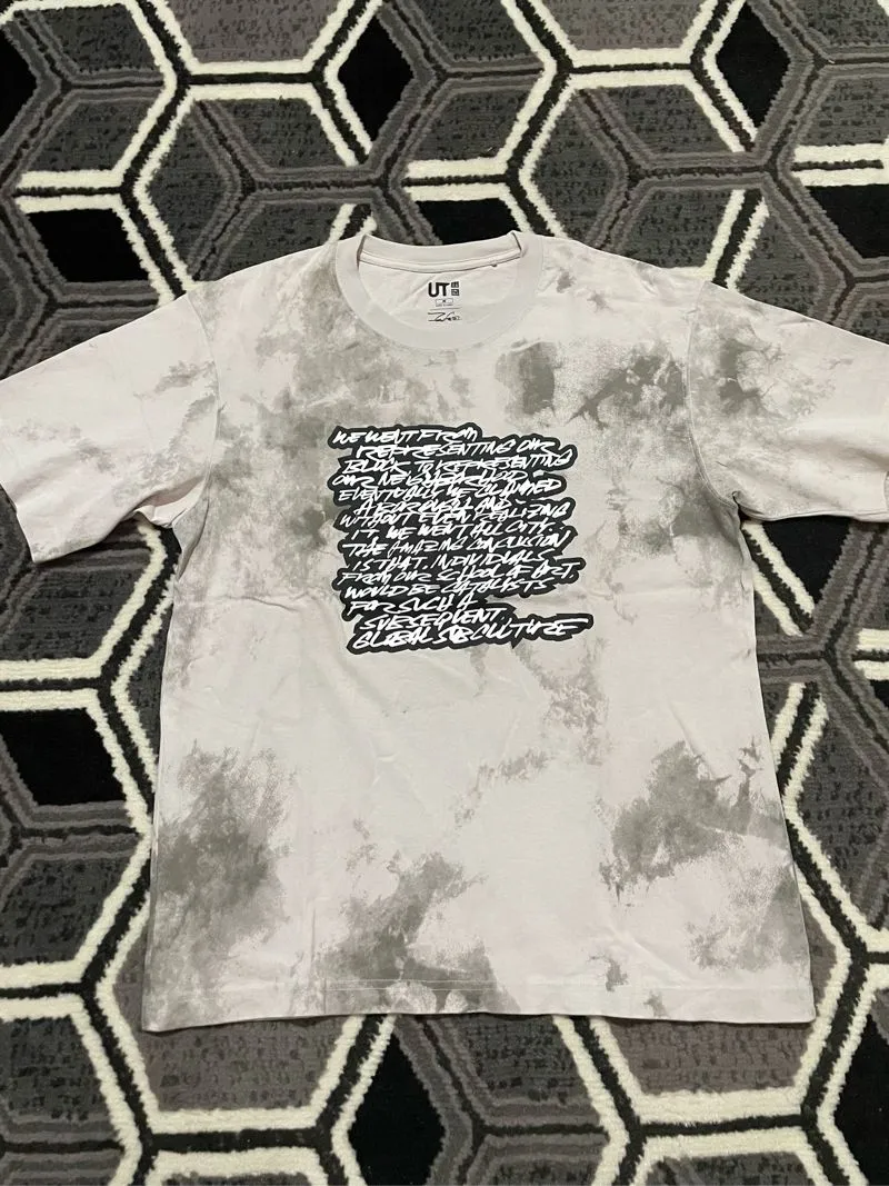 Uniqlo Streetwear T-shirt Pria gray photo 1