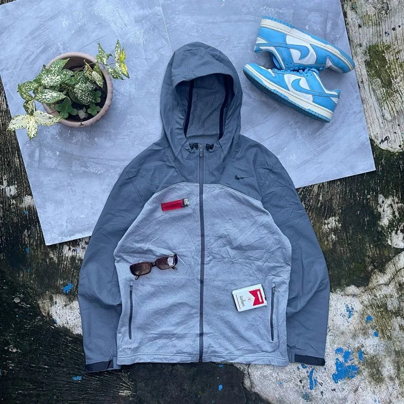 Nike Gorpcore Sportswear Windbreaker Pria gray photo 1