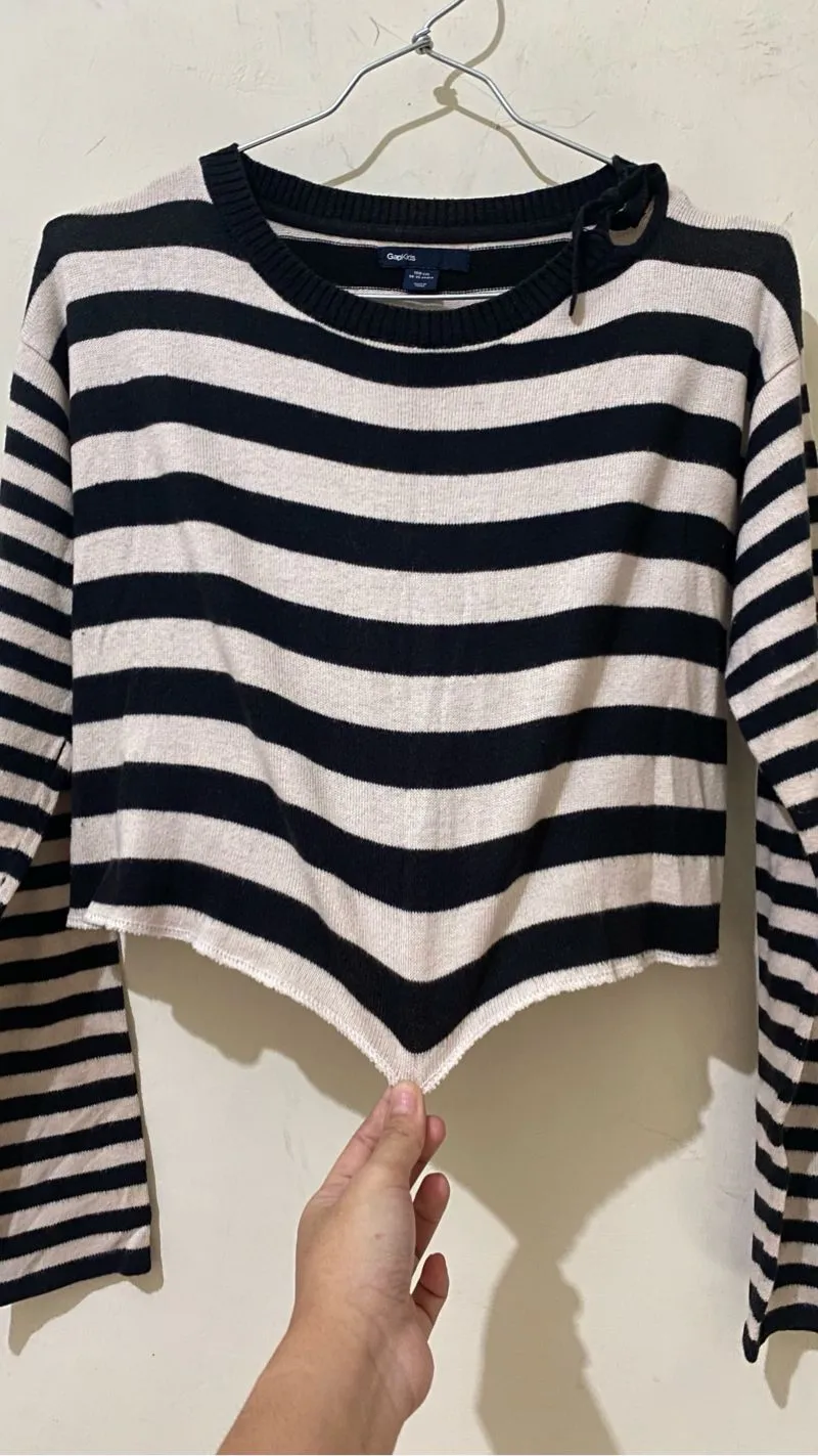 GAP Minimalist Crop top Wanita white black photo 1
