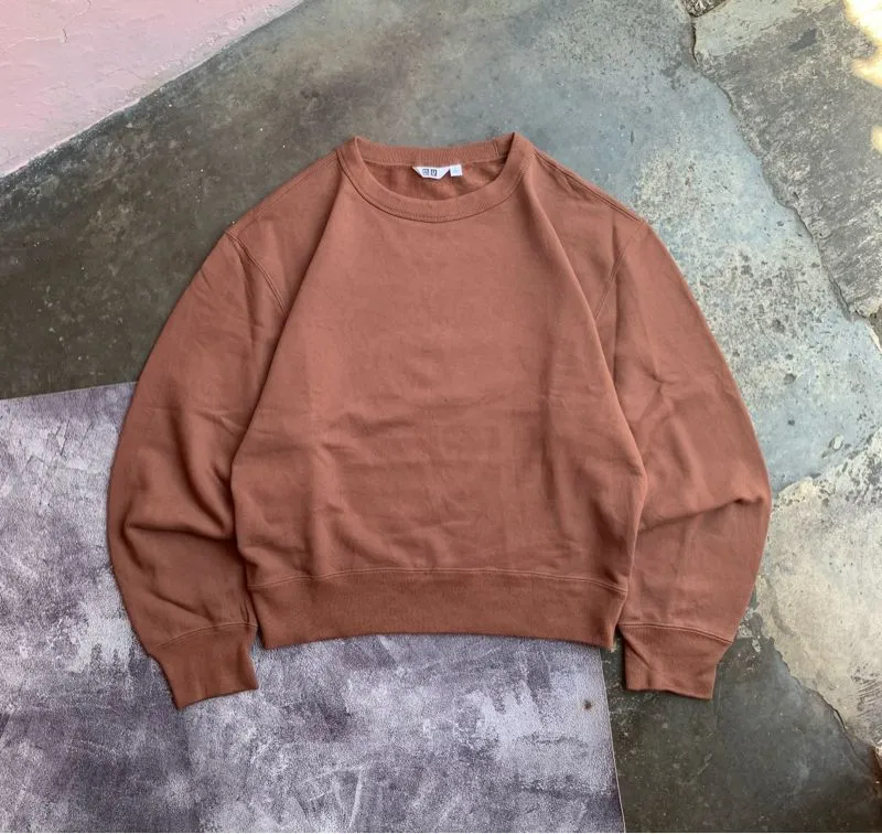 Uniqlo Muslim Sweater Wanita brown photo 1