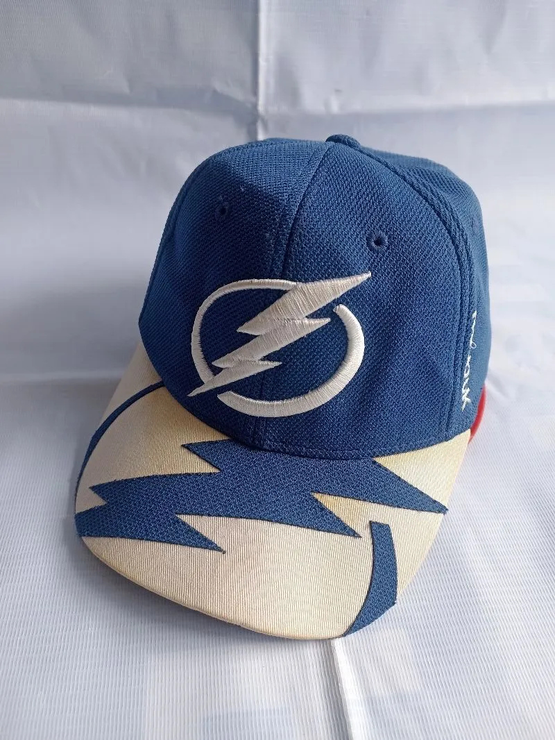Reebok Vintage Cosplay Hat Pria white blue photo 1