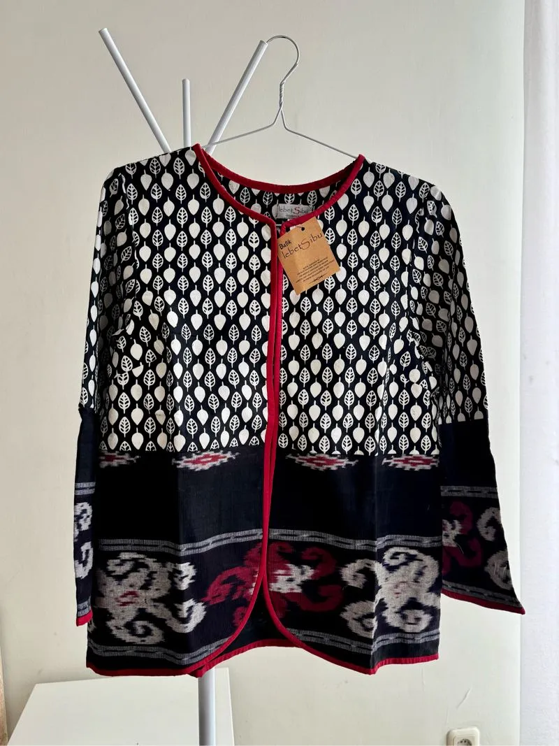 Casual Batik Blazer Wanita white black photo 1