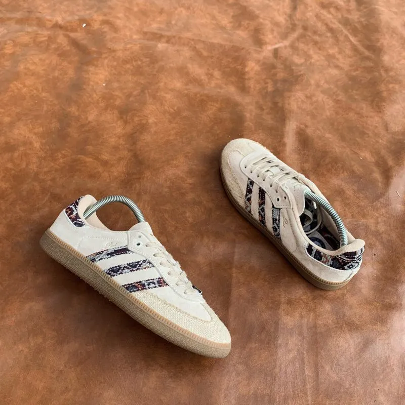Adidas Streetwear Sneakers Pria tan photo 1