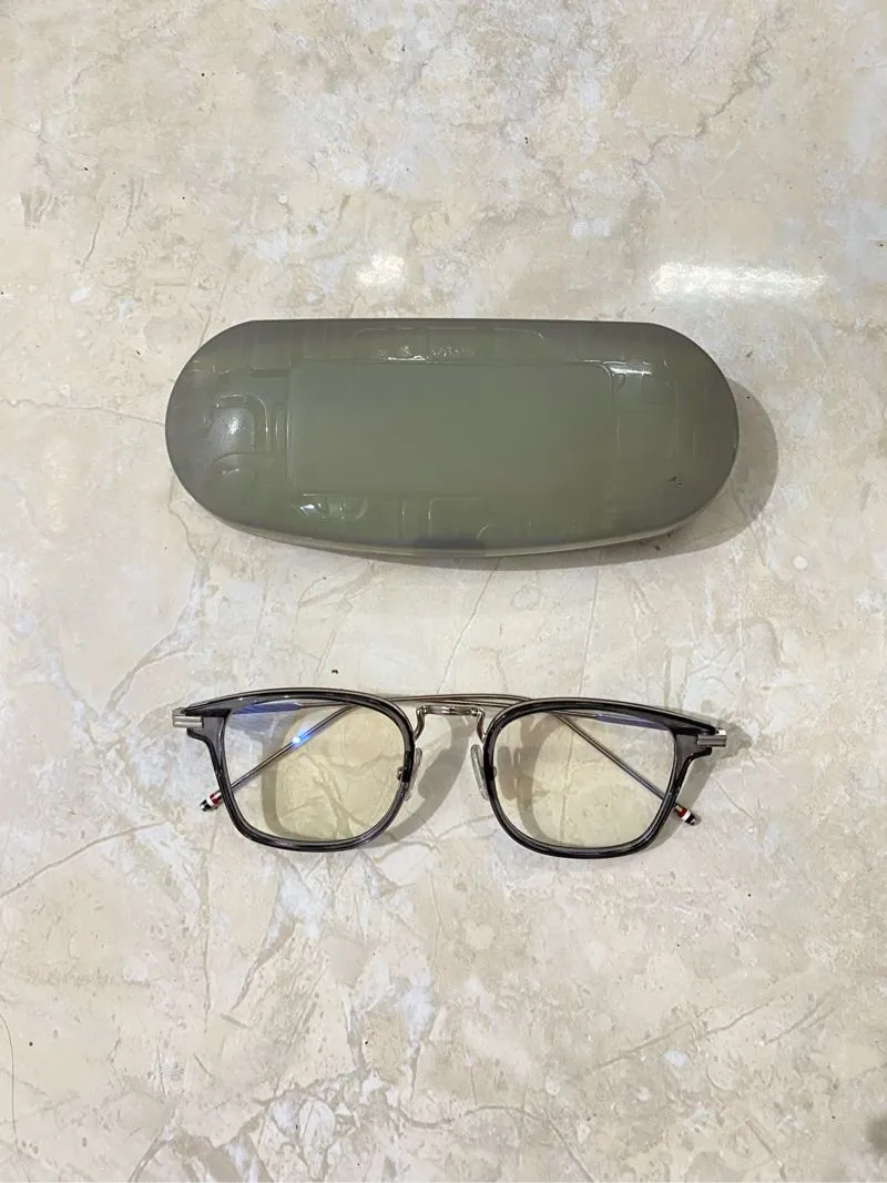 Minimalist Casual Glass Pria gray photo 1