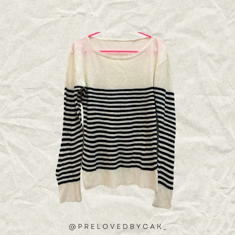 Minimalist Casual Sweater Wanita white black photo 1