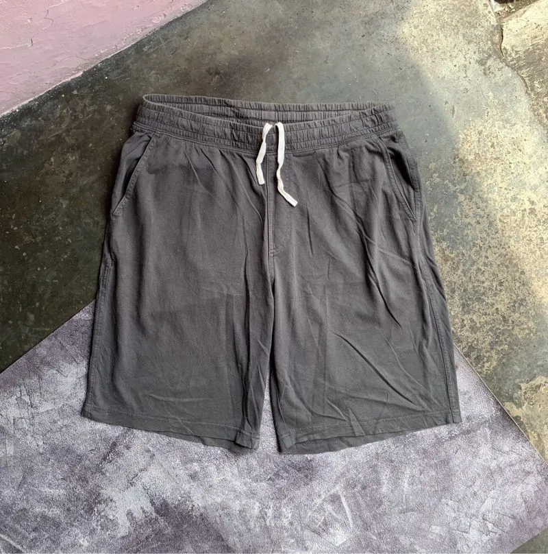 Uniqlo Minimalist Short Pria gray photo 1