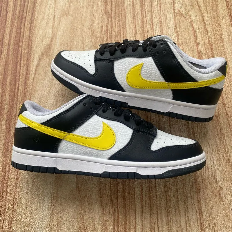 Nike Casual Sneakers Pria white black photo 1