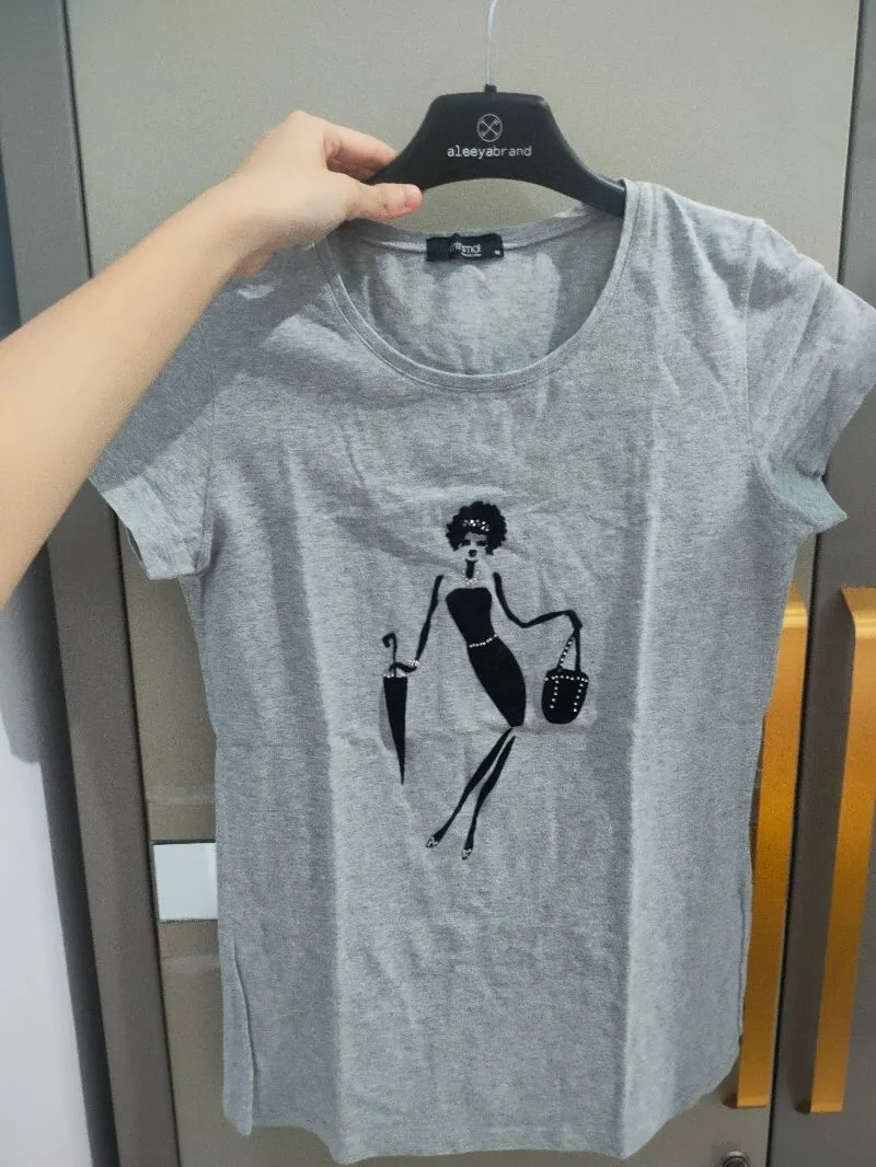 Minimal Casual T-shirt Wanita gray photo 1