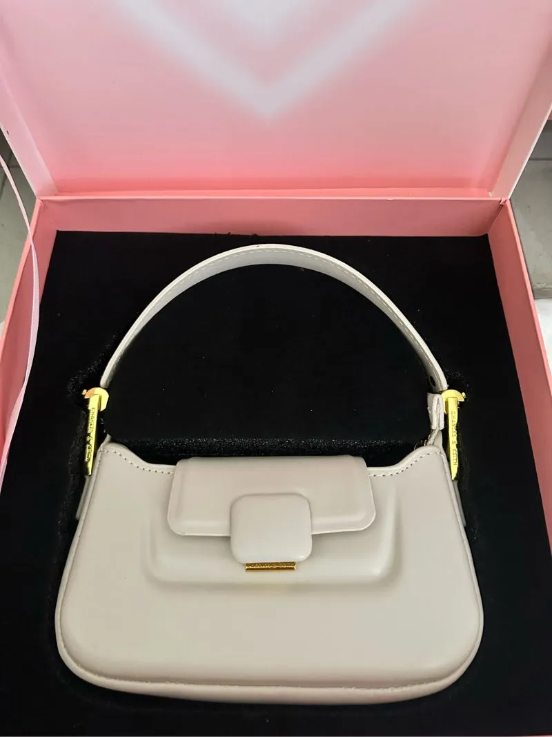 Charles and Keith Fairy Wanita white photo 1