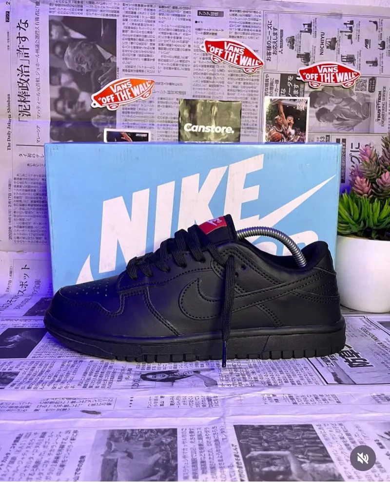 Nike Vintage Y2K Sneakers Pria black photo 1