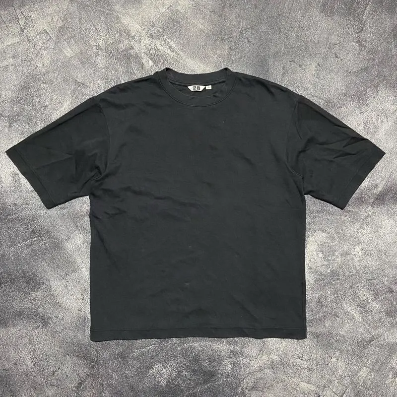 Uniqlo Luxury Casual T-shirt Pria black photo 1