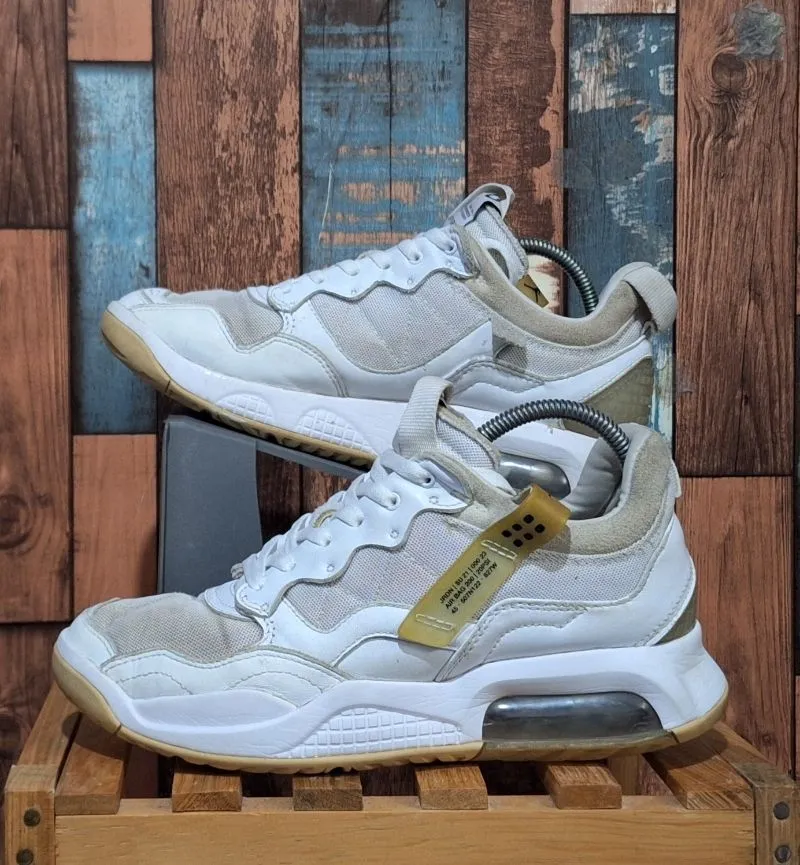 Nike Air Jordan Casual Sneakers Pria white photo 1