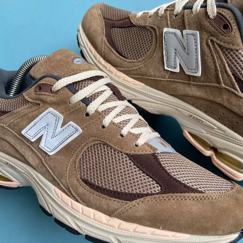 New Balance Casual Sneakers Pria brown photo 1