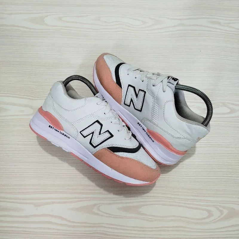 New Balance Casual Sneakers Wanita white pink