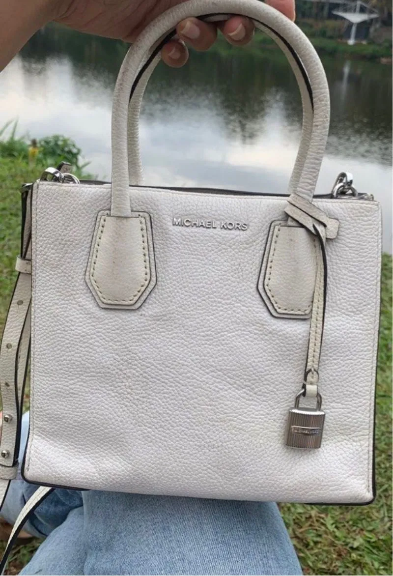 Michael Kors Minimalist Casual Messenger bags & Satchel Wanita white photo 1