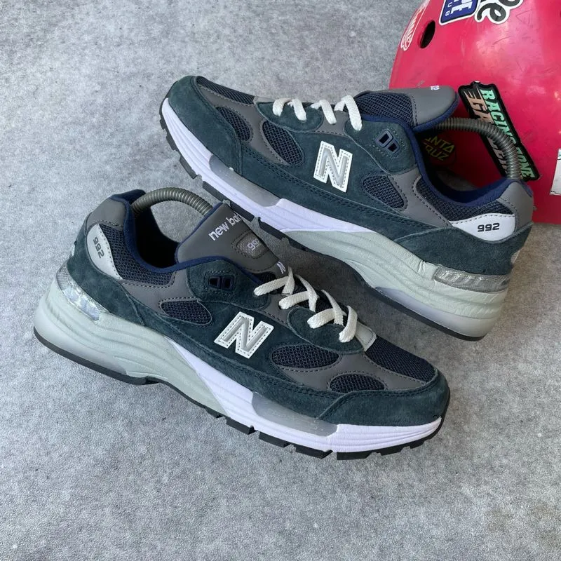 New Balance Emo Casual Sneakers Pria navy photo 1