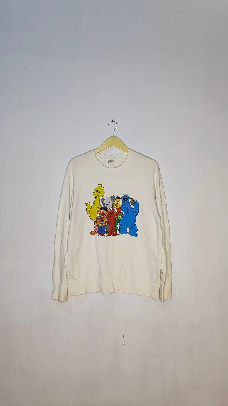 Uniqlo Streetwear Sweatshirt Pria white photo 1