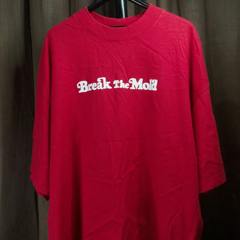 Verdy X Uniqlo - Break the photo 1