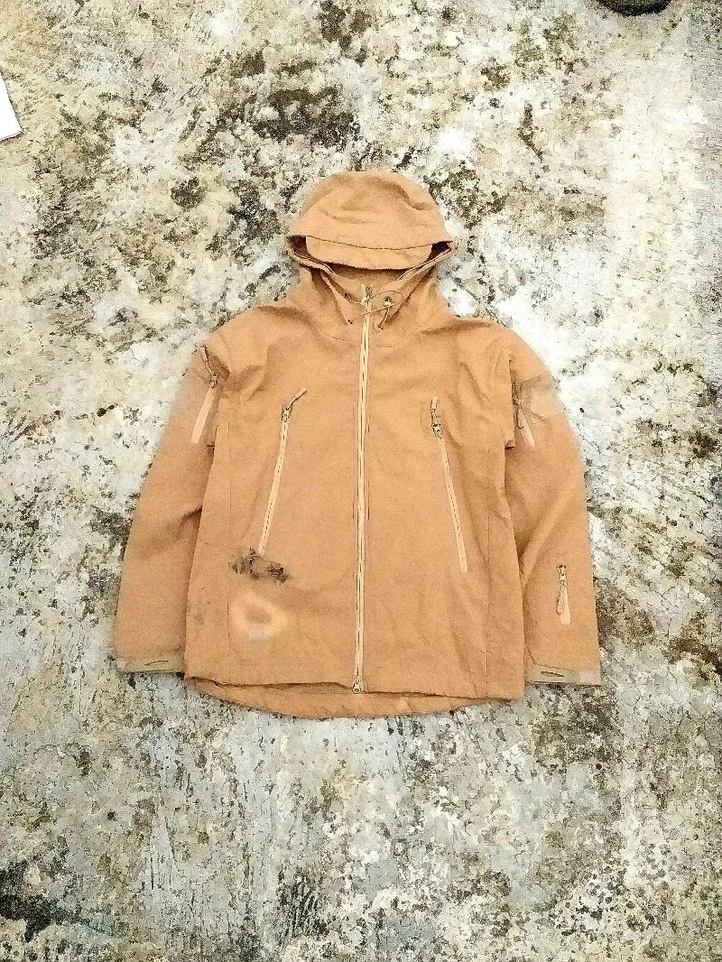 Gorpcore Minimalist Bomber jacket Pria tan photo 1