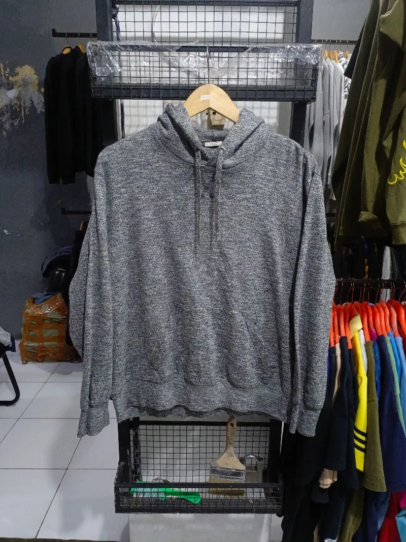 Uniqlo Minimalist Hoody Pria gray photo 1