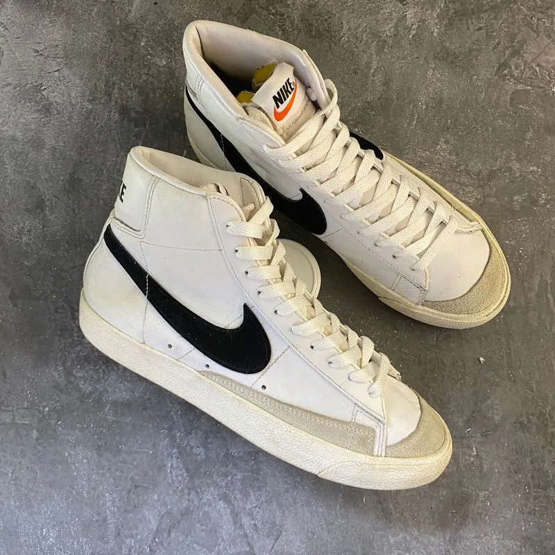 Nike Streetwear Casual Sneakers Pria white black photo 1
