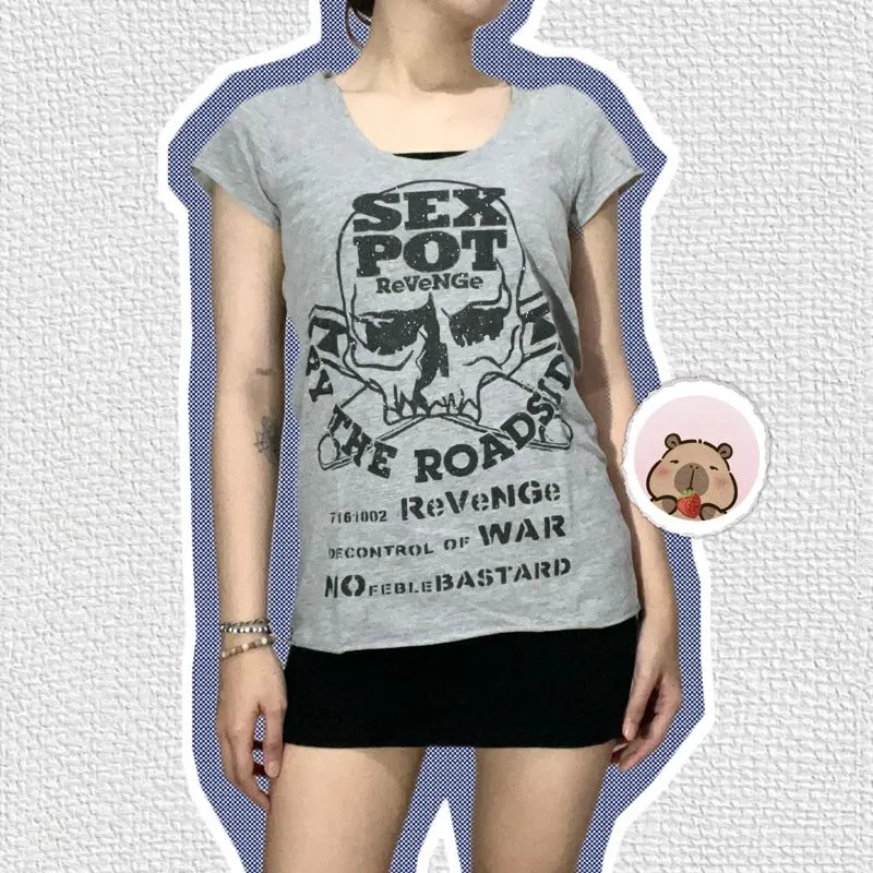 Sex Pot Revenge Casual T-shirt Wanita gray photo 1