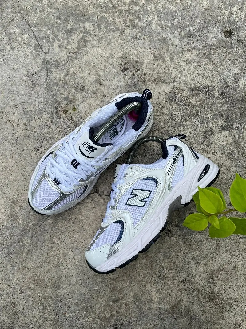 New Balance Streetwear Sneakers Wanita silver white photo 1