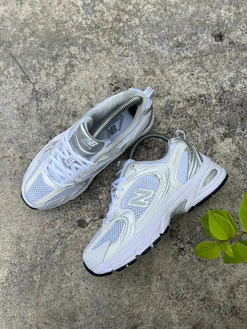 New Balance Streetwear Sneakers Wanita silver white photo 1