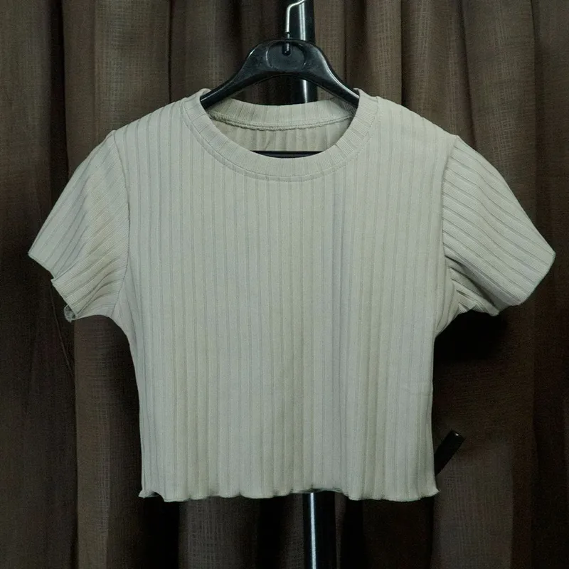 Crop top photo 1