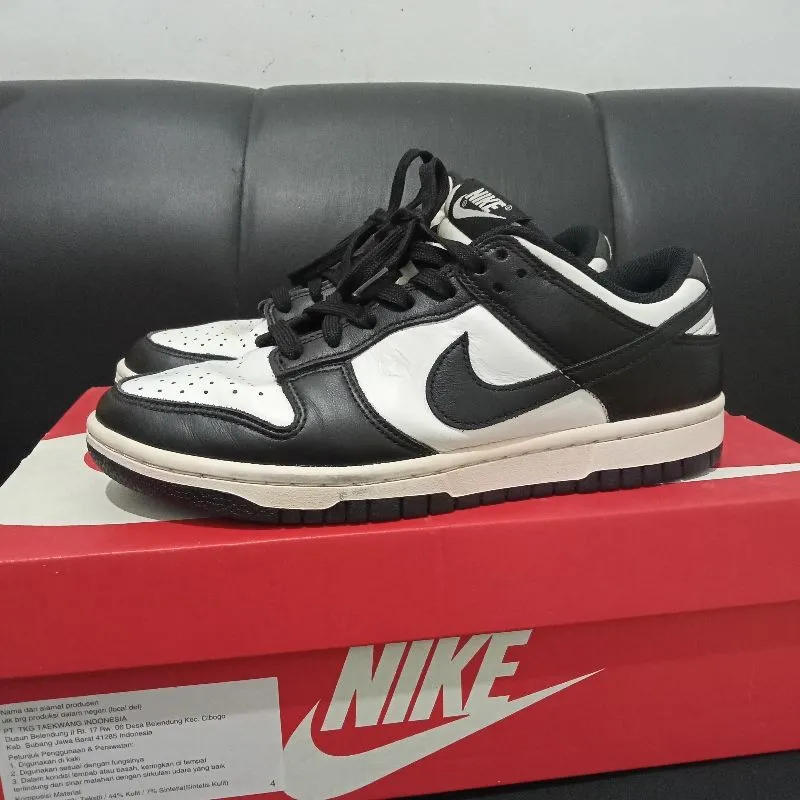 Nike Minimalist Casual Sneakers Pria white black photo 1