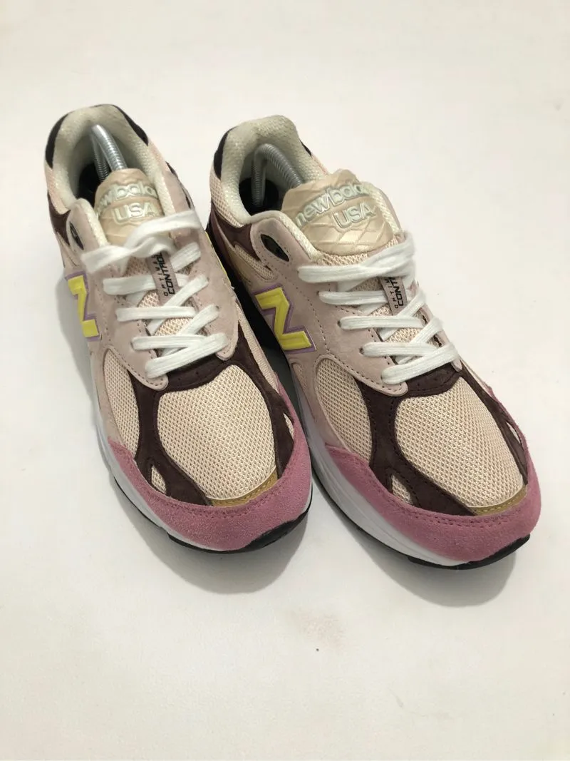 New Balance Grunge Casual Sneakers Pria tan pink photo 1