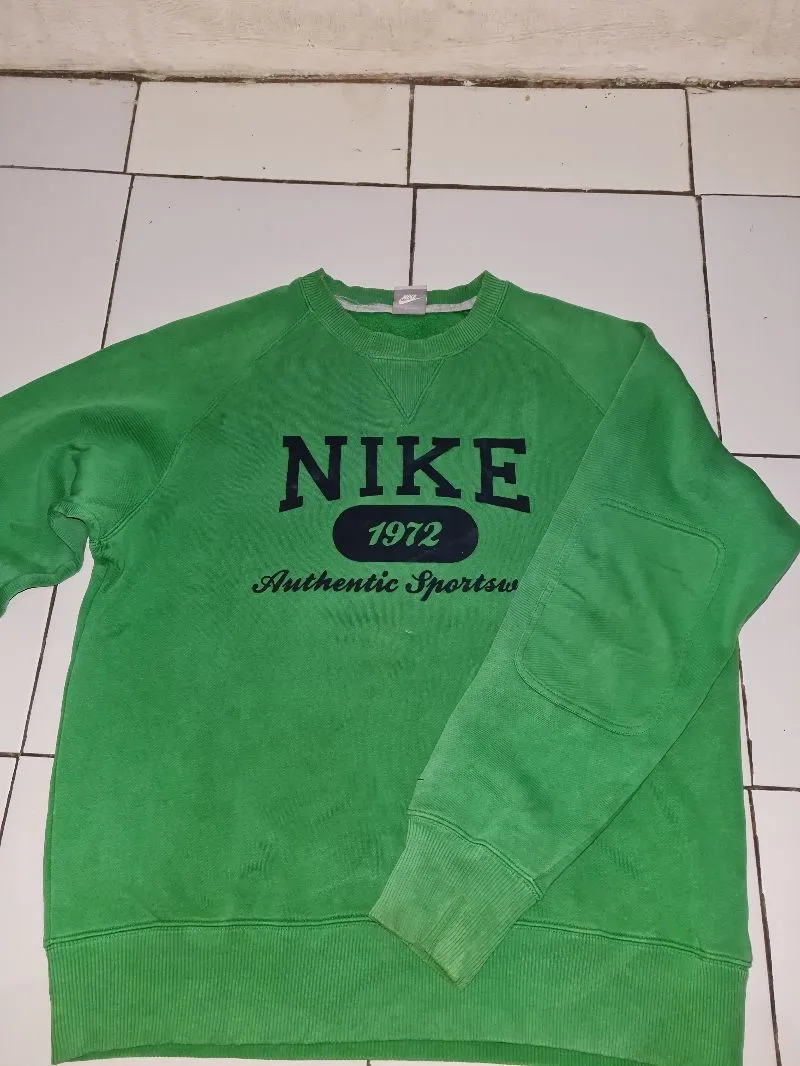 Nike Streetwear Sportswear Sweater Pria green photo 1