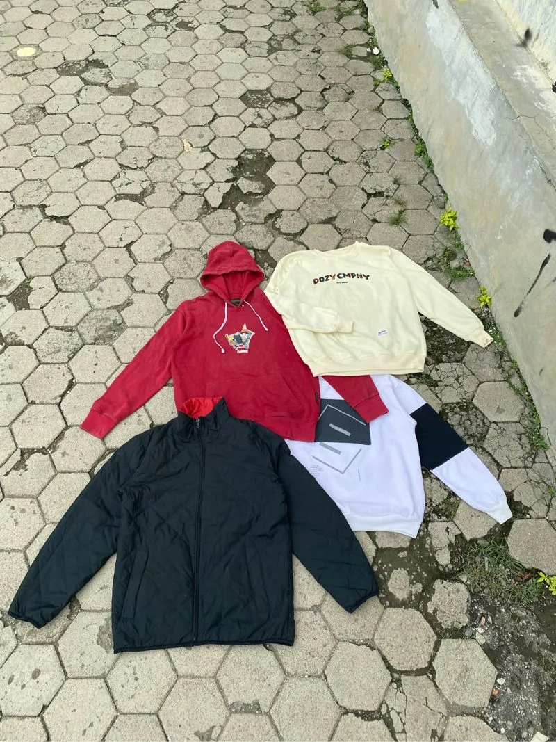 Uniqlo Vintage Hoody Pria red black photo 1