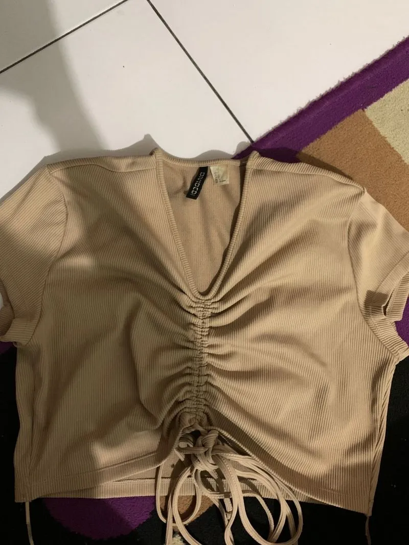 H&M Minimalist Crop top Wanita tan photo 1