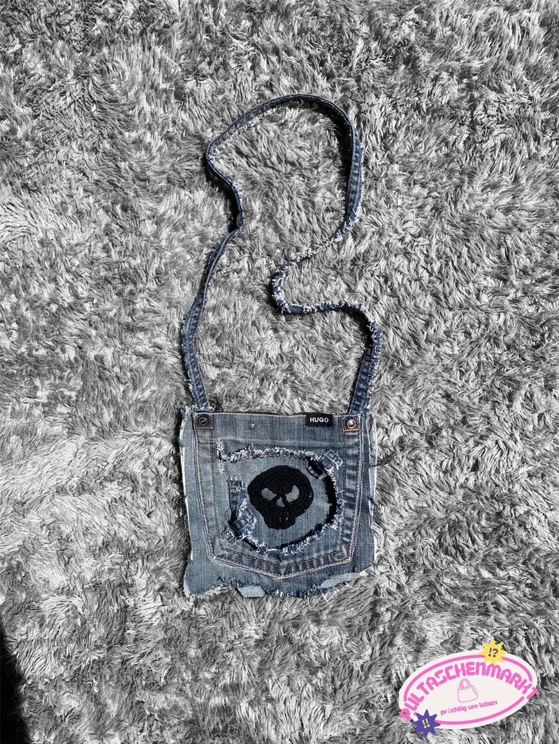 Vintage Reworked Wanita white black photo 1