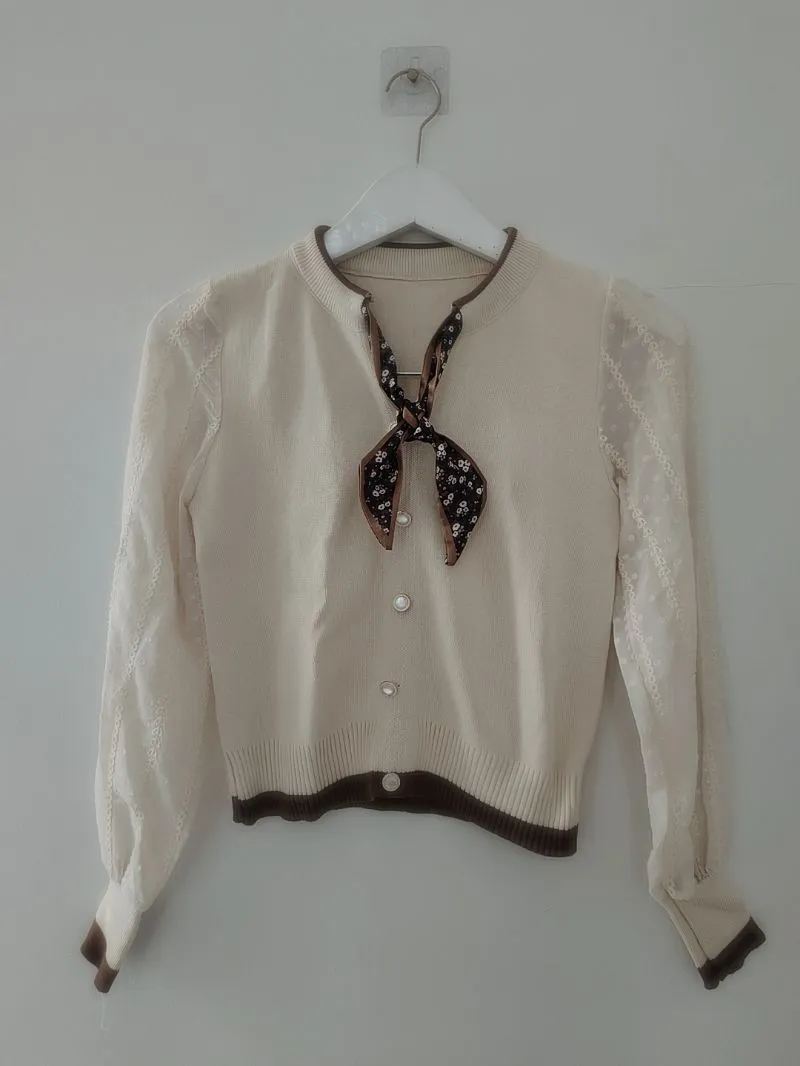 Vintage Minimalist Blouse Wanita cream photo 1