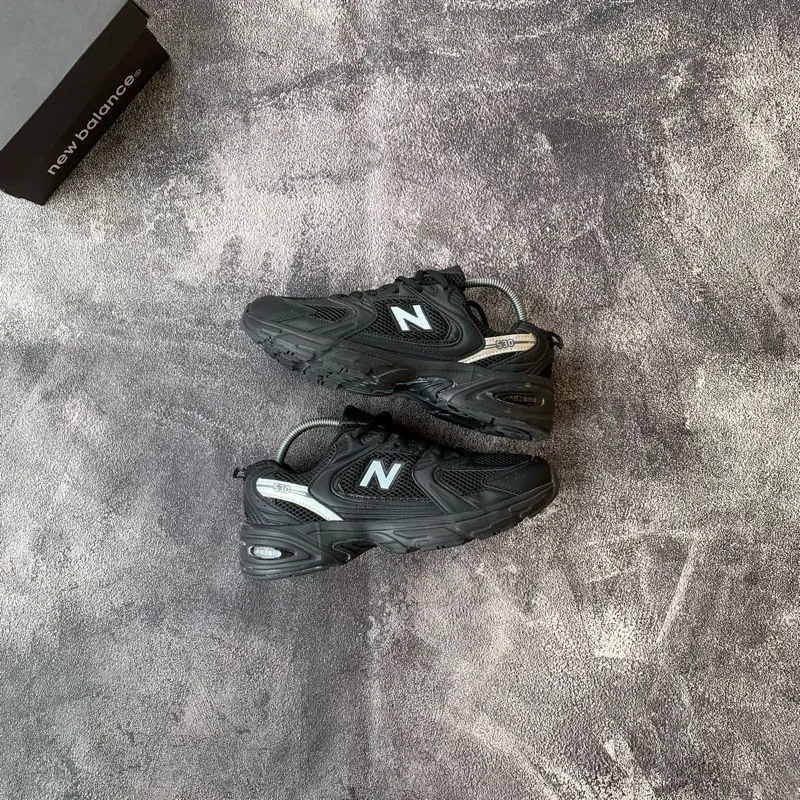 New Balance Luxury Sneakers Pria black photo 1
